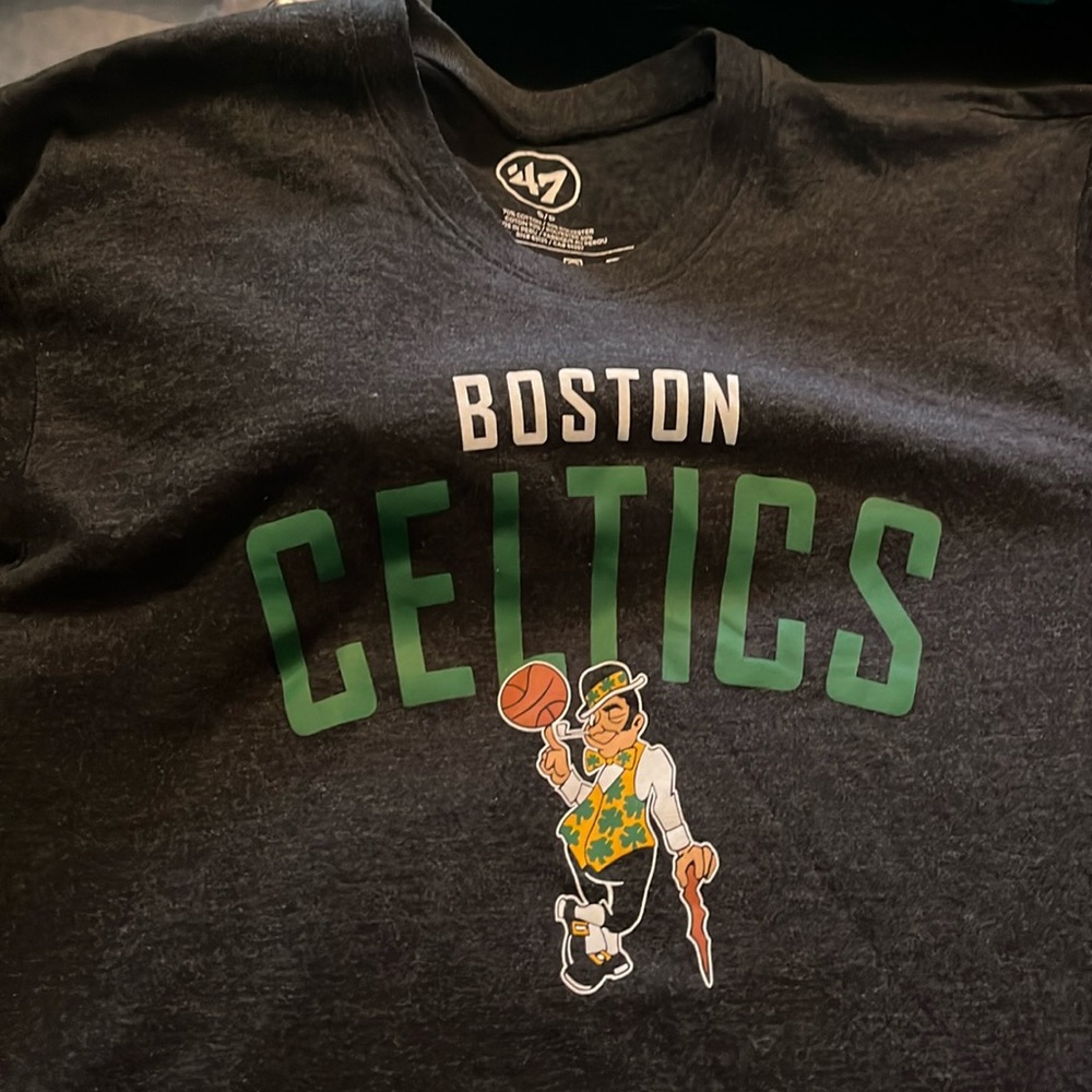 Long sleeve women’s 47 brand Boston Celtics shirt in good used condition.